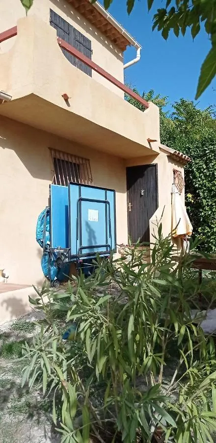 Les Cigales Bed & Breakfast Villelaure 0*,