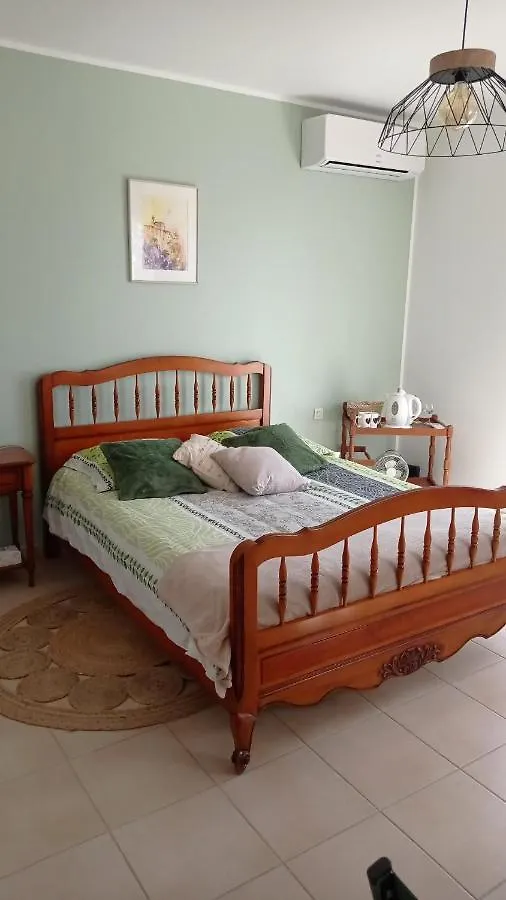 Les Cigales Bed & Breakfast Villelaure France