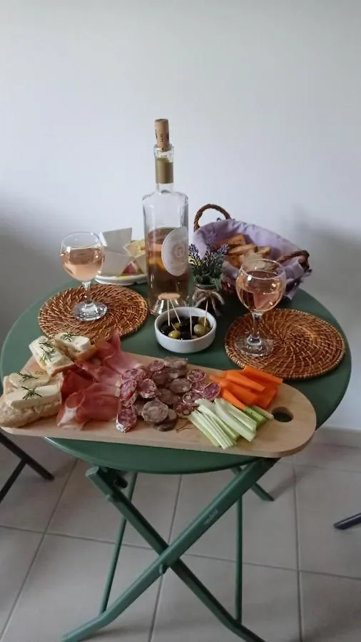 Les Cigales Bed & Breakfast Villelaure
