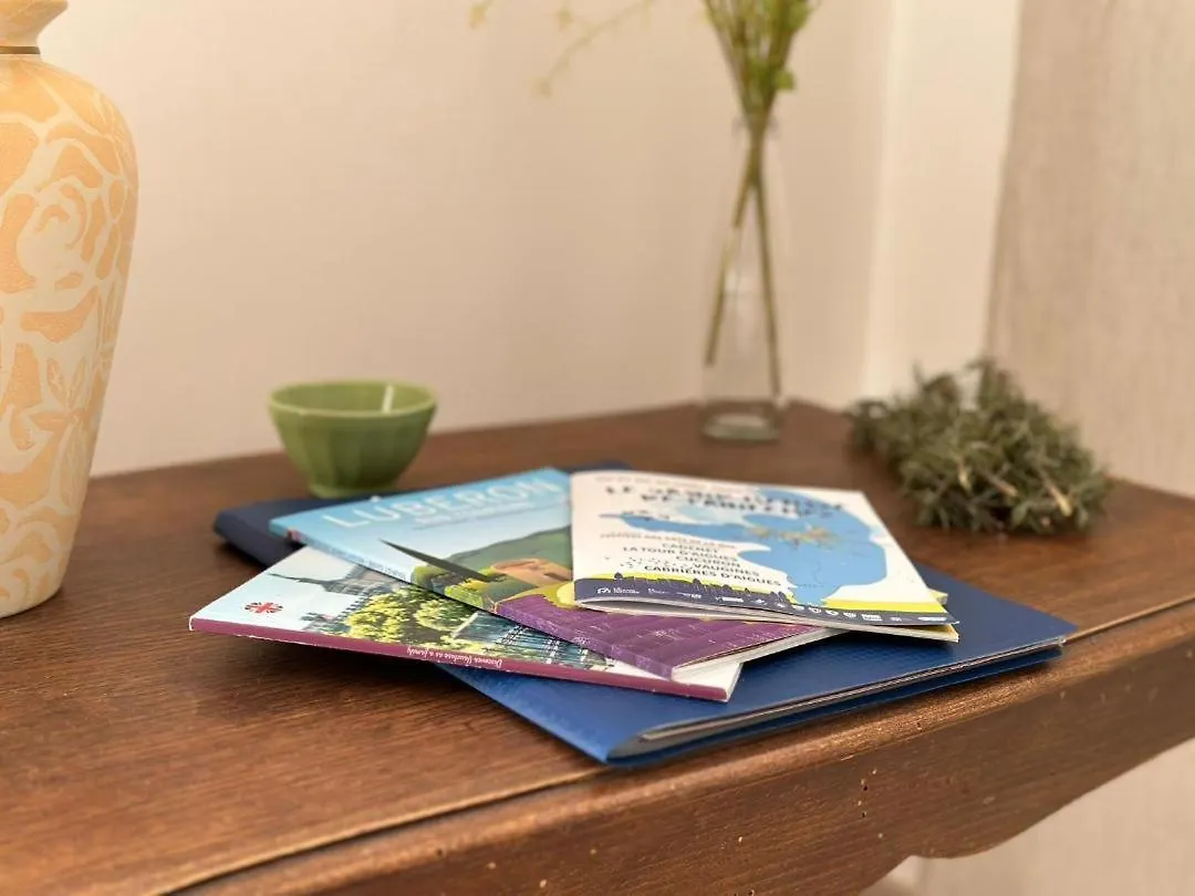 Les Cigales Bed & Breakfast Villelaure