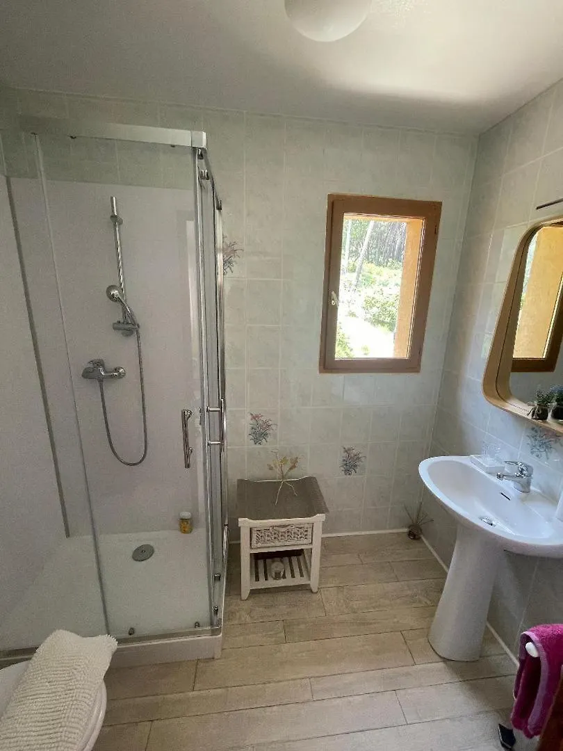 Les Cigales Bed & Breakfast Villelaure