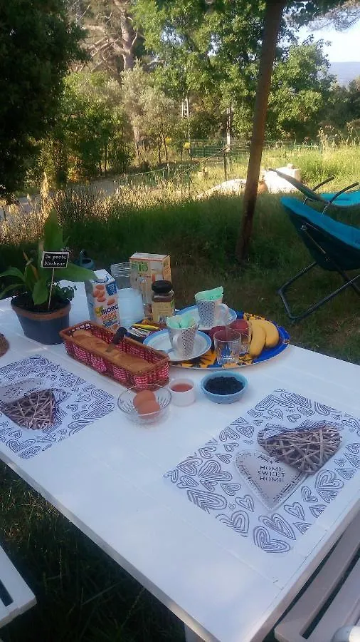 Bed and Breakfast Les Cigales Villelaure 0*,  Francie