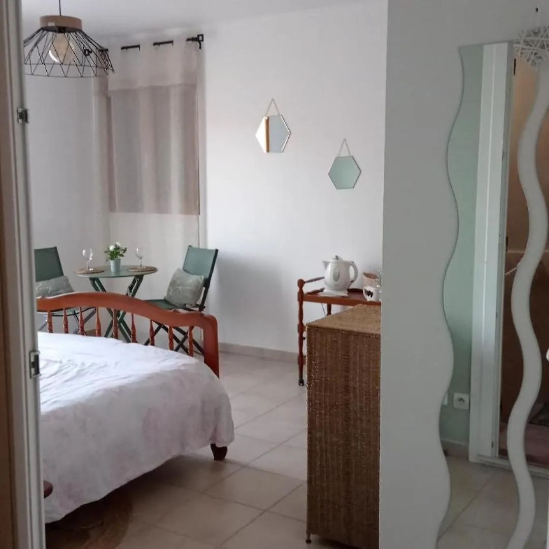 Bed and Breakfast Les Cigales Villelaure Bed & Breakfast